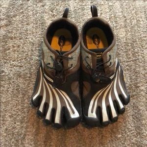 VIBRAM five finger toe sneakers